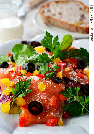 スモークサーモンのシーザーサラダ 39537783