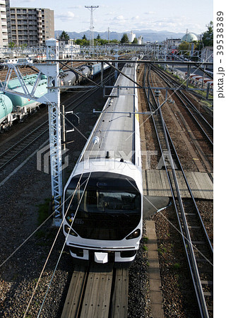 南松本駅を通過する特急あずさ号:E257系(登場時) 南松本駅を通過する特急あずさ号:E257系(登場時) 39538389