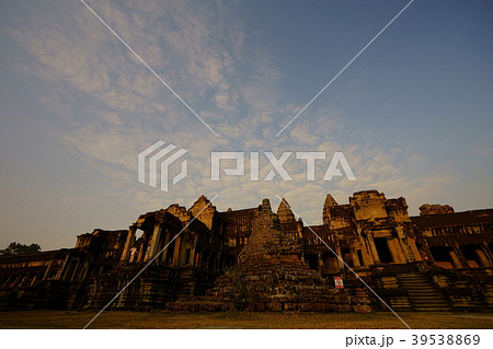 カンボジアのアンコールワットの朝焼け 39538869