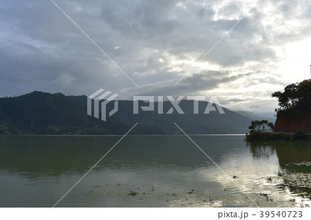 ネパール ポカラ フェワ湖 ネパール ポカラ フェワ湖 39540723