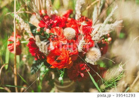 Beautiful bouquet of fresh and dry flowers 39541293