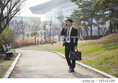 携帯電話 男性 男 39542186