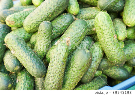 市場に並ぶフルーツ 39545198