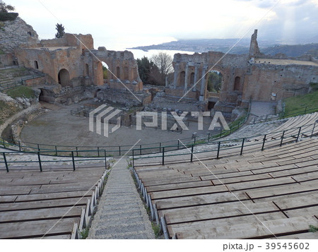 タオルミーナにある円形のギリシャ劇場 39545602