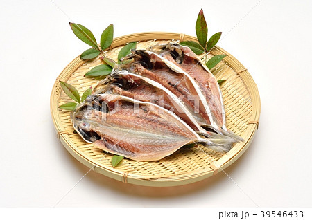 アジ(真アジ、鯵、あじ)の干物(ひもの)、未加熱。 アジ(真アジ、鯵、あじ)の干物(ひもの)、未加熱。 39546433