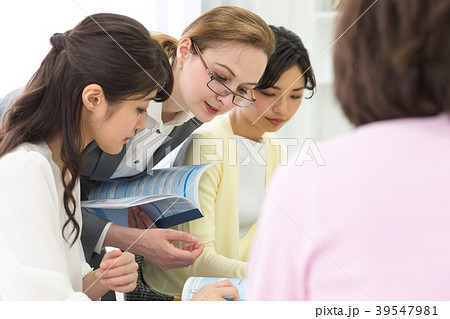 女性のライフスタイル　外国人講師と学ぶ英会話 39547981