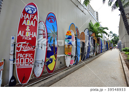 ワイキキビーチのサーフボードロッカー 39548933