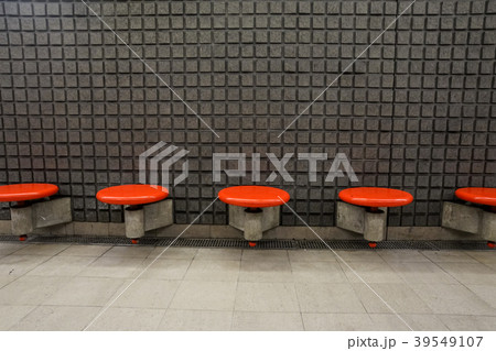 Empty seats on the metro station 39549107