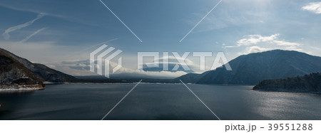 富士山と二重の笠雲・本栖湖　パノラマ　（山梨県） 39551288