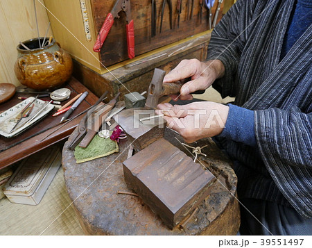 金細工　打ち１　沖縄伝統工芸品 39551497