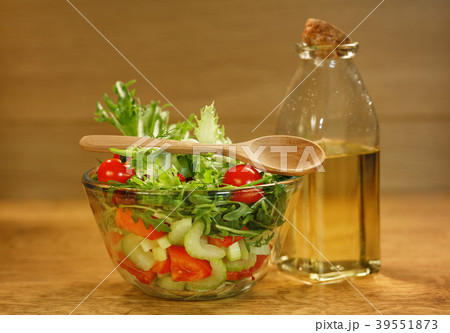 Bowl of salad with fresh vegetables 39551873
