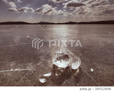 Ice floe at frozen surface with many reflection Ice floe at frozen surface with many reflection 39552606