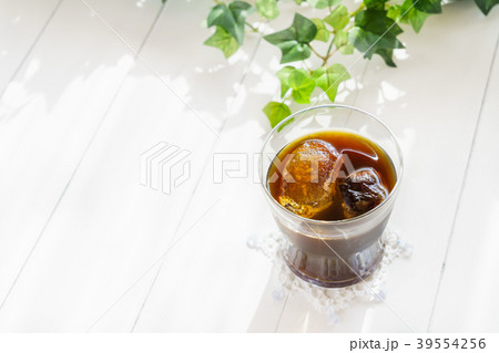 テラスでアイスコーヒー テラスでアイスコーヒー 39554256