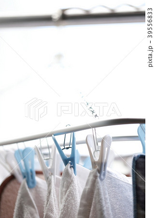 洗濯 (干す 空 タオル 洗濯バサミ ランドリー 物干し 衣類 ファッション 清潔 仕事 ビジネス) 39556833