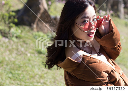 女性 メス 女の人 39557520