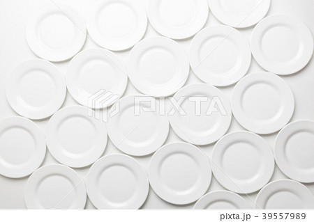 White round plates, top view 39557989