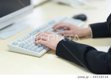 オフィス ビジネスマン オフィス ビジネスマン 39558538