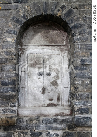 Old window in the ancient Chinese temple 39558569