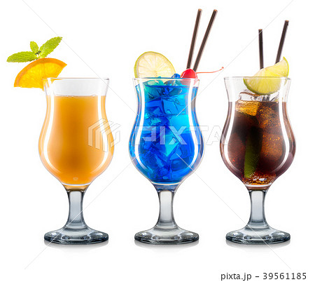 Set of cocktails isolated on white background 39561185