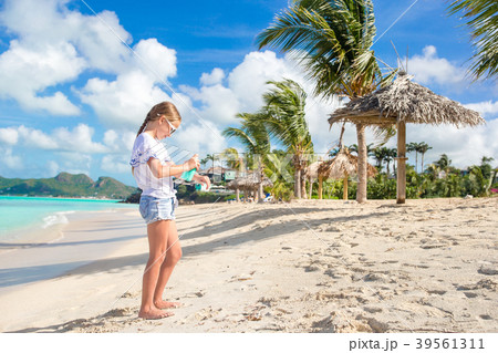 The girl is protected from the sun with the help 39561311