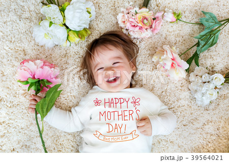 Mother's Day message with happy toddler boy 39564021