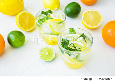 Citrus lemonade with limes, mint and lemons 39564867