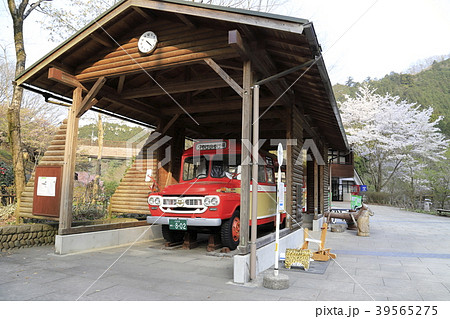 夕やけ小やけふれあいの里　ボンネットバス 39565275