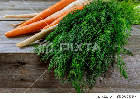 Collection of fresh summer vegetables 39565997