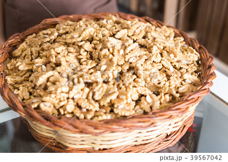 Illustration of bag with walnut Illustration of bag with walnut 39567042