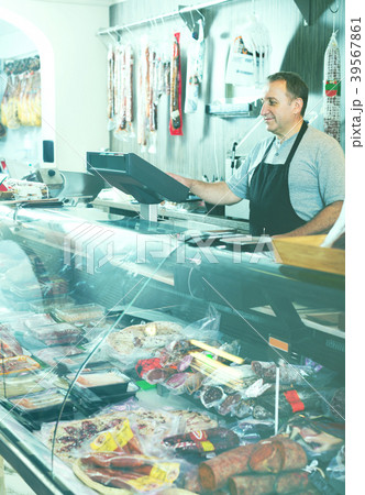 Salesman offering different sausages Salesman offering different sausages 39567861