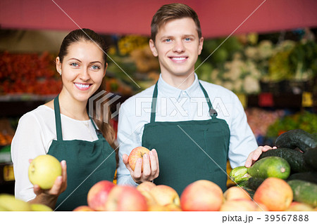 Stuff in apron selling apples Stuff in apron selling apples 39567888