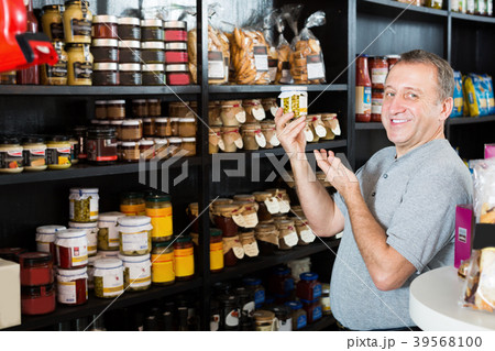 Senior man buyer choosing products in grocery Senior man buyer choosing products in grocery 39568100