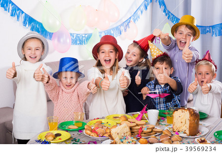 Friendly children having party friend’s birthday 39569234