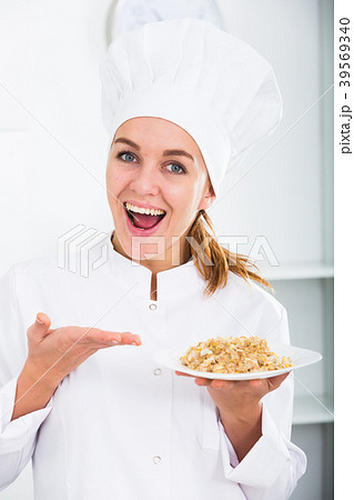 portrait of young coosie woman showing mush at kitchen 39569340