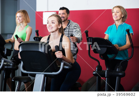 Active adults in gym Active adults in gym 39569602