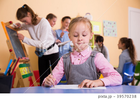 Schoolgirl drawing at break in school Schoolgirl drawing at break in school 39570238