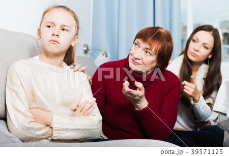 Upset girl scolded by mother and grandma Upset girl scolded by mother and grandma 39571125