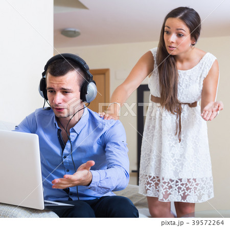 girl blaming boyfriend in visiting date sites girl blaming boyfriend in visiting date sites 39572264