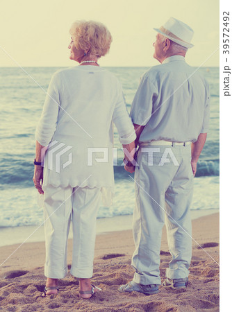 woman and man in hat standing back on the sea woman and man in hat standing back on the sea 39572492