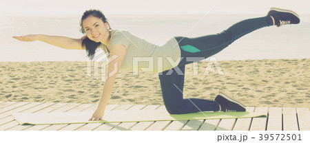 Girl doing yoga Girl doing yoga 39572501