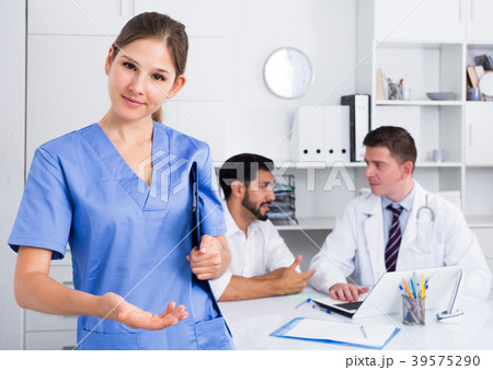 Female doctor meeting patient Female doctor meeting patient 39575290