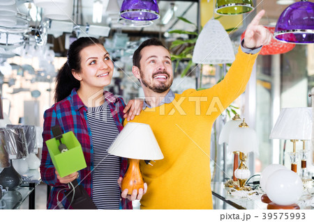 Guy and girl making a purchase of a lamp 39575993