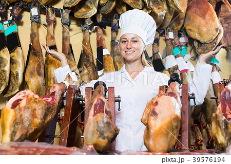Portrait of laughing female working in meat shop 39576194