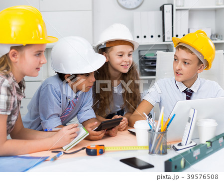 Boys and girls architects with plan Boys and girls architects with plan 39576508
