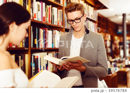 Student browsing textbooks in library 39576789