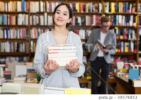 girl student standing in bookshop girl student standing in bookshop 39576853