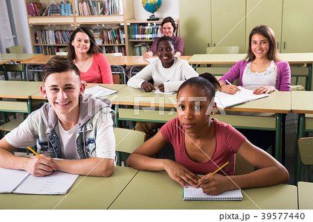 Multiethnic students studying together 39577440