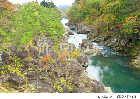 岩手県 厳美渓 紅葉景色の写真素材