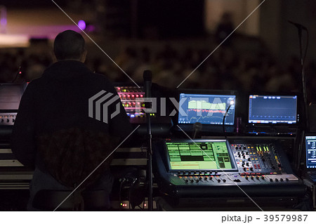 野外フェスのPA卓 / 夏の野外音楽イベントコンセプト 39579987