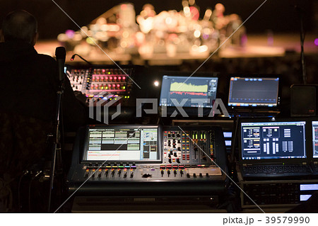 野外フェスのPA卓 / 夏の野外音楽イベントコンセプト 39579990